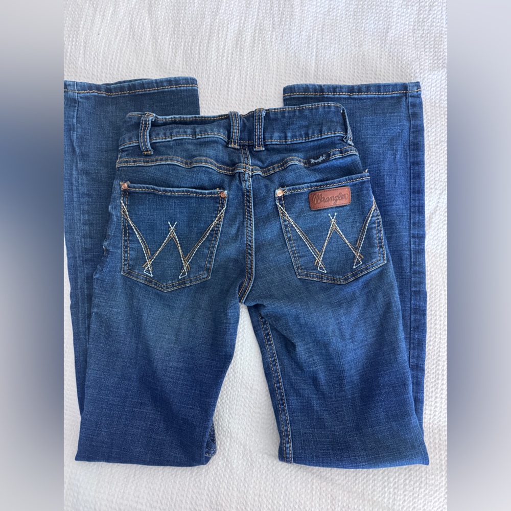 Wrangler Women's bootcut jeans. Size 1/32 dark blue. Like new, barely used.